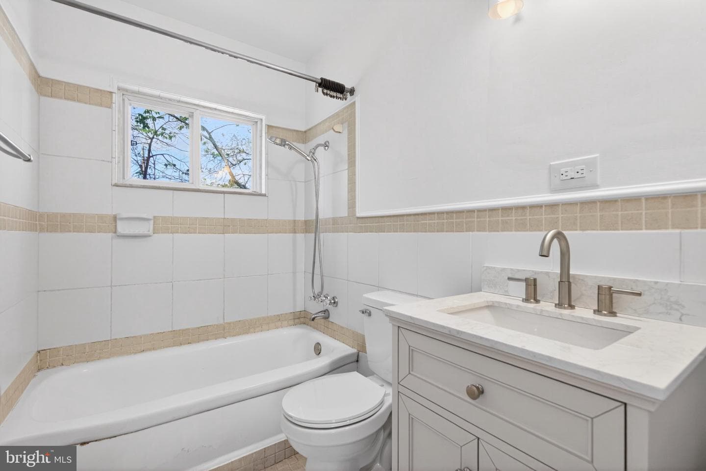 340 Charles Road photo 16