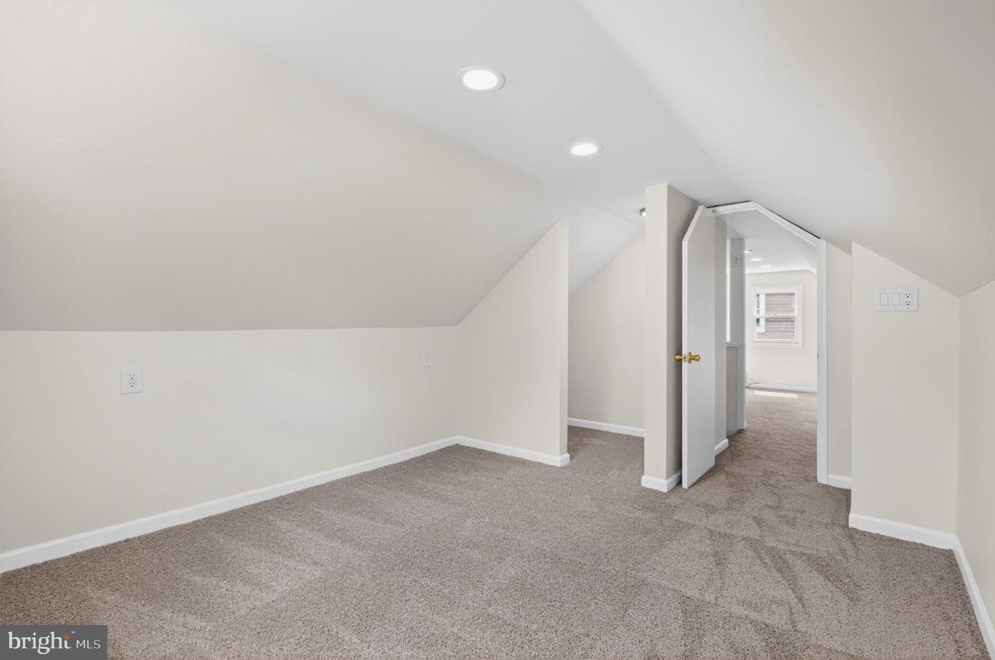 340 Charles Road photo 28
