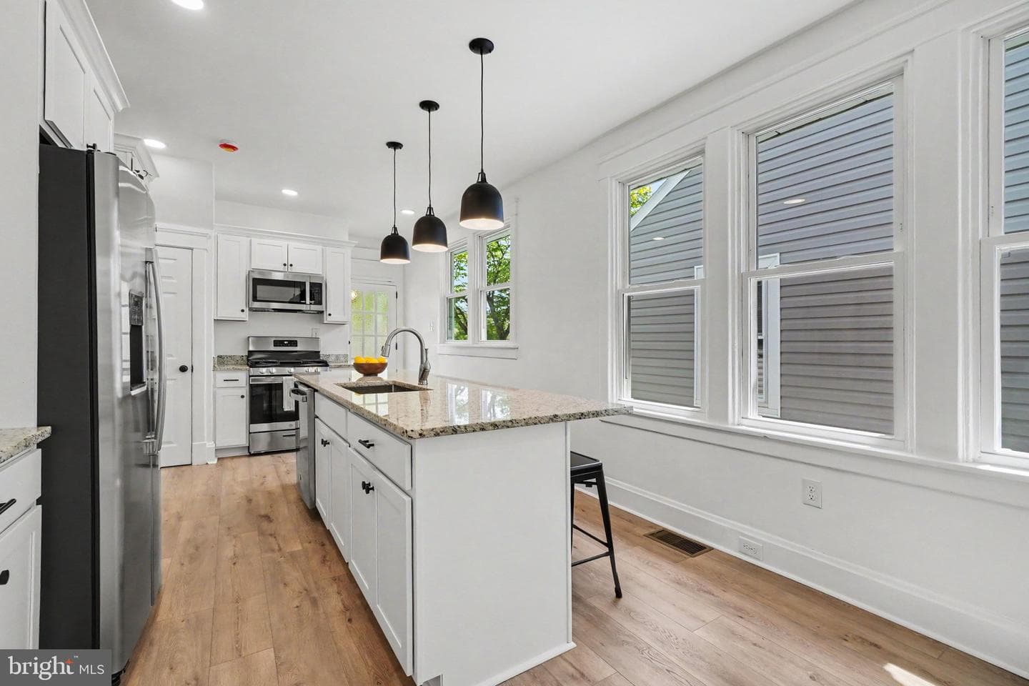 329 Franklin Street photo 11