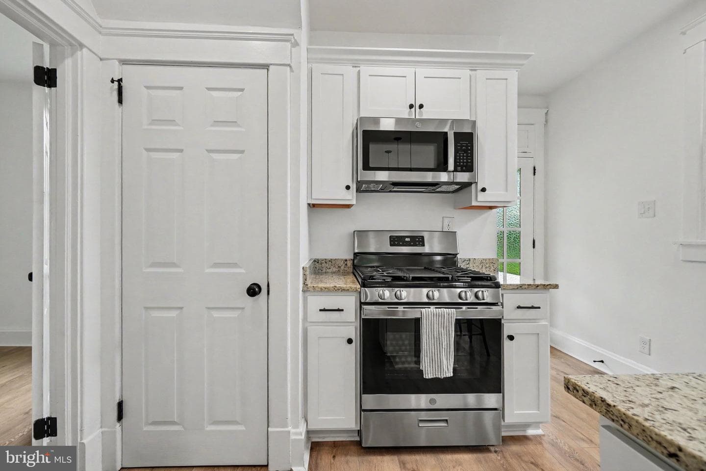 329 Franklin Street photo 8