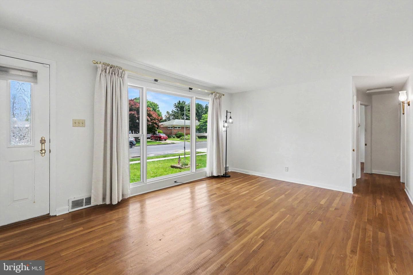 44 Oak Avenue photo 3