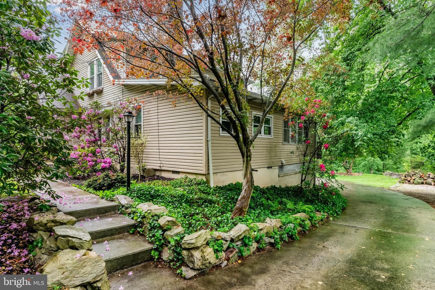 120 Yates St photo 3