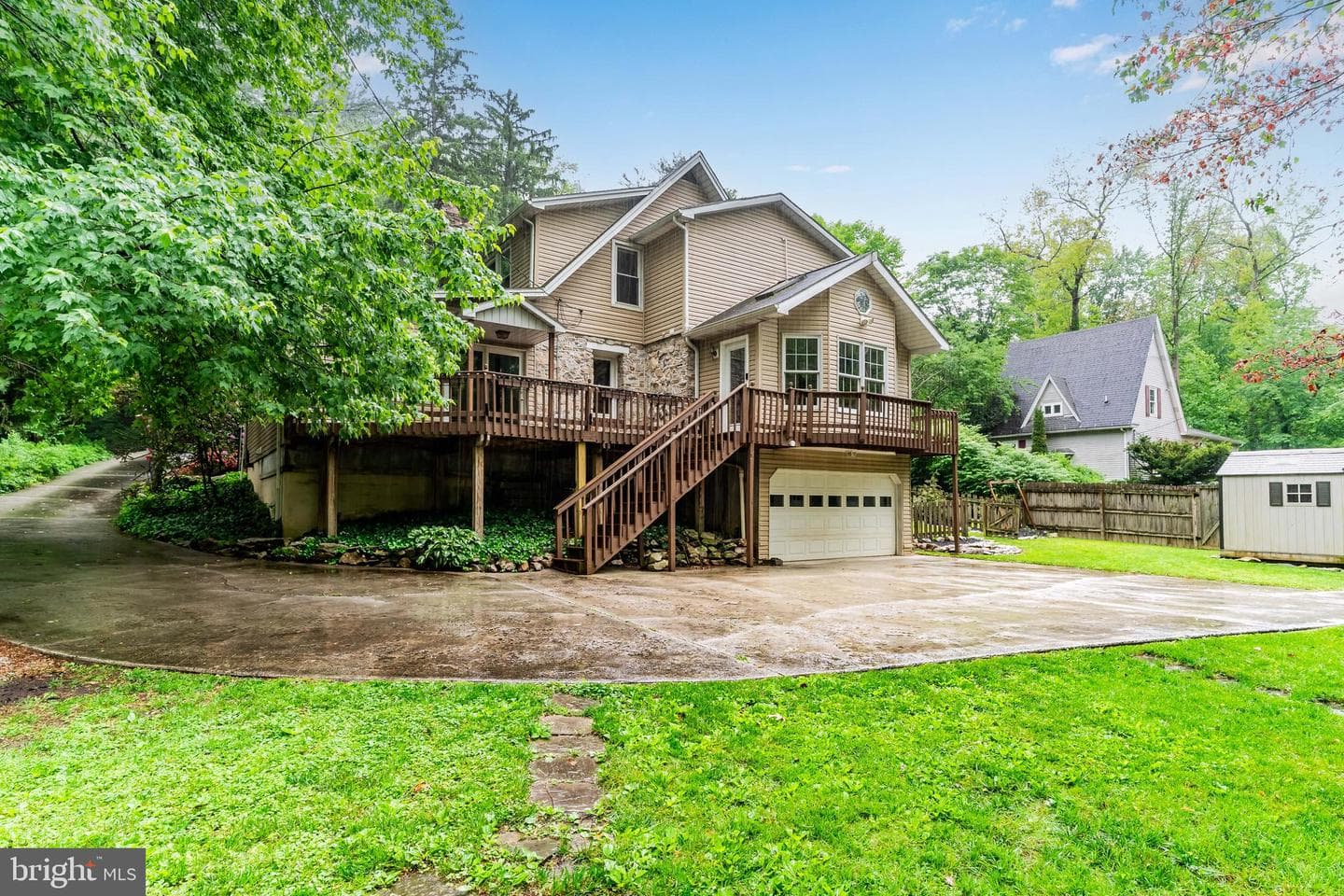 120 Yates St photo 5