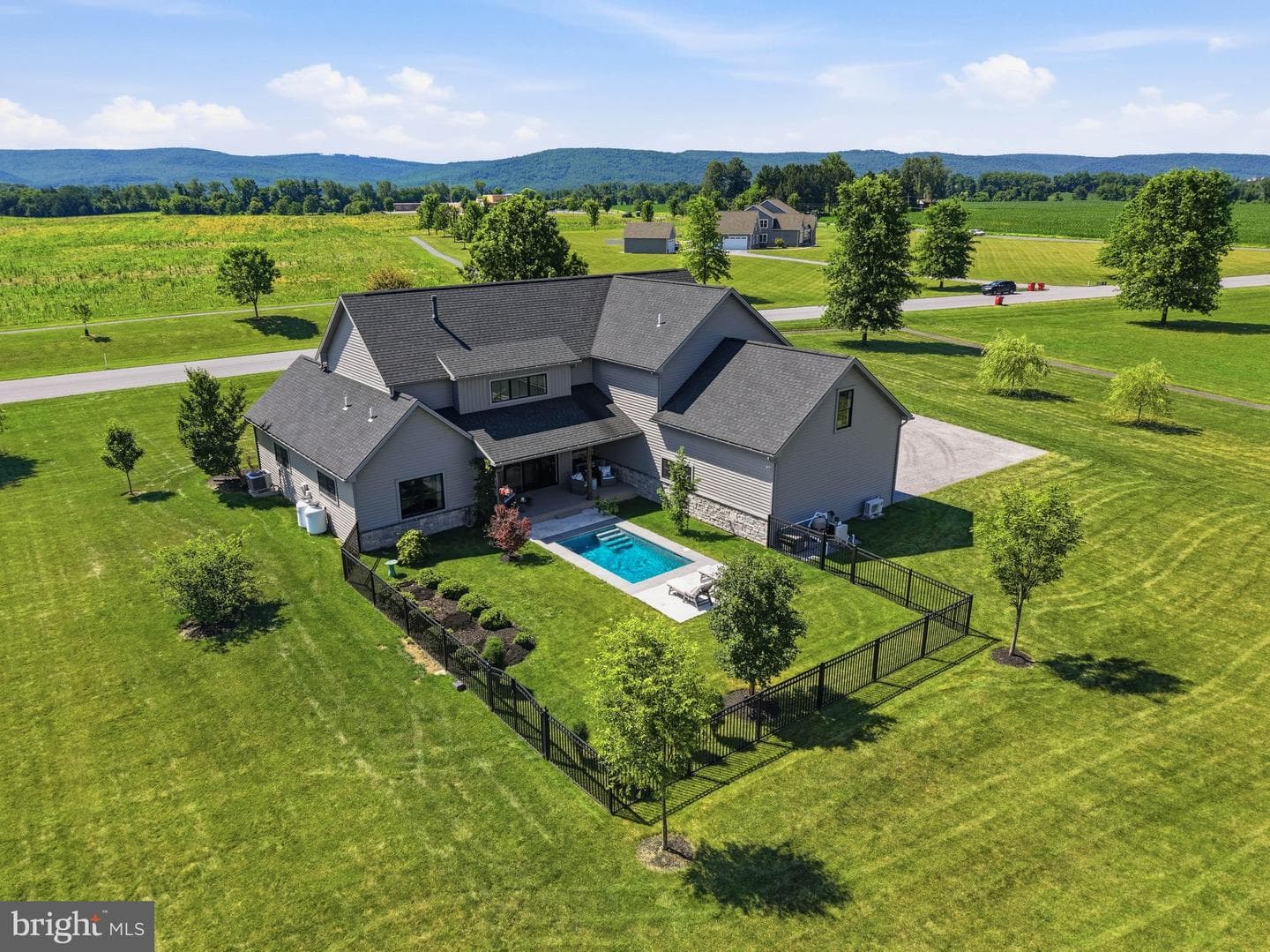 4 Walton Drive photo 46