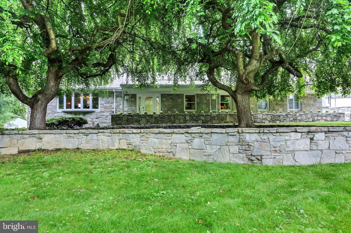 332 Blacklatch Lane photo 2