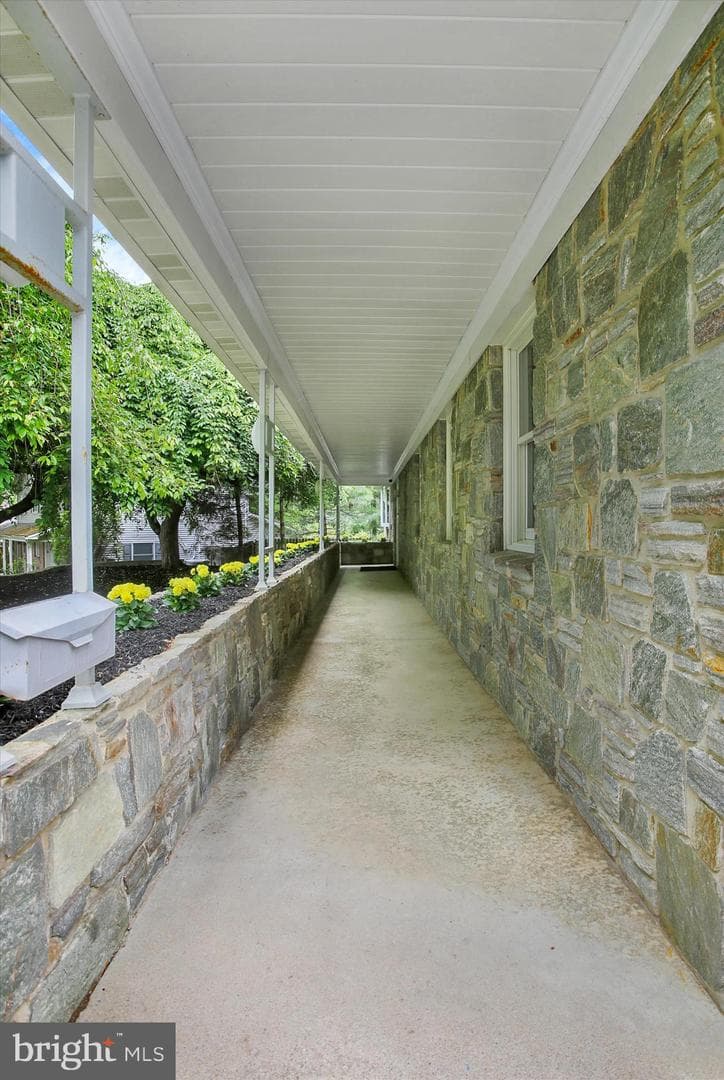 332 Blacklatch Lane photo 6