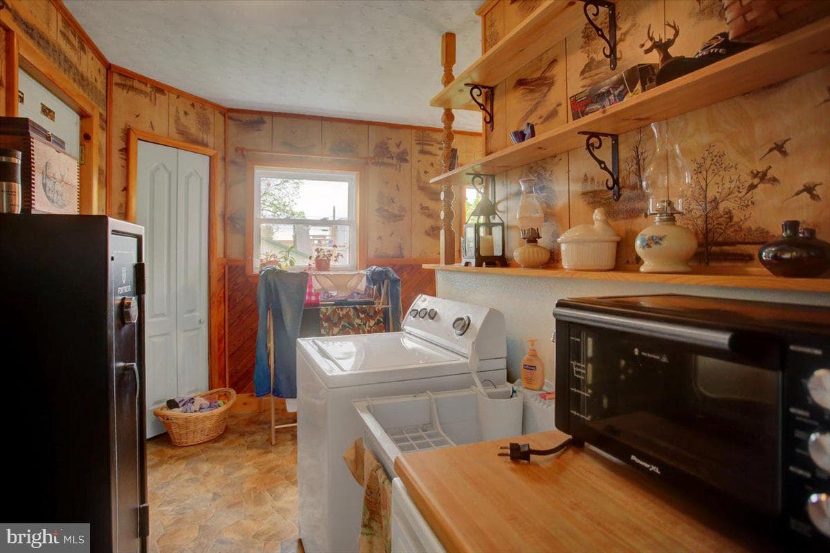 351 E Burd Street photo 16