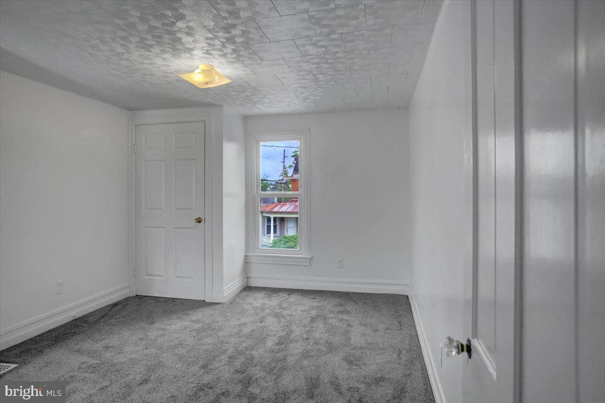 351 E Burd Street photo 26