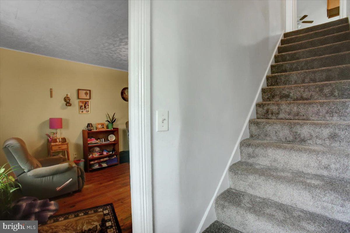 351 E Burd Street photo 5