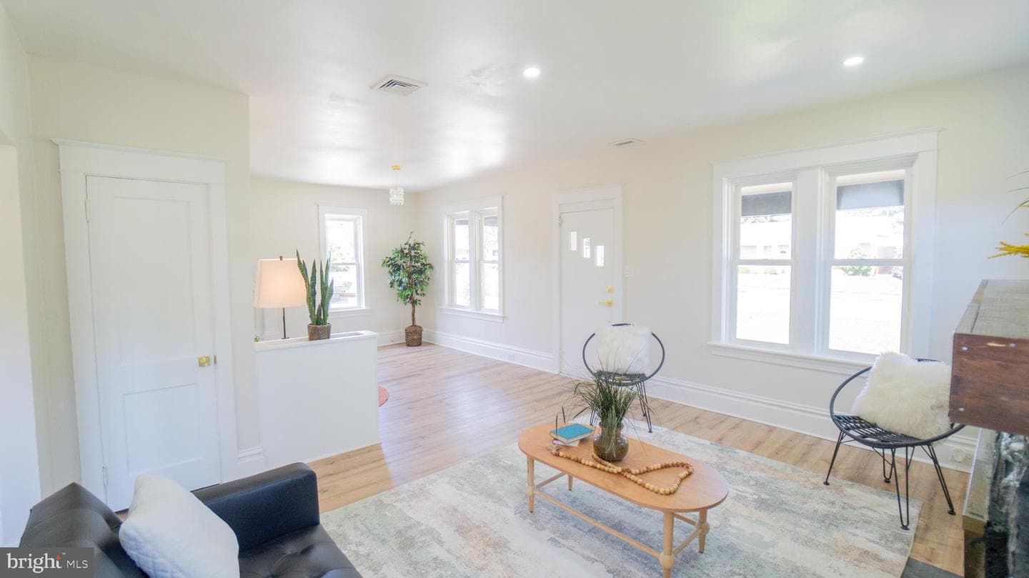 9 Oakwood Circle photo 7