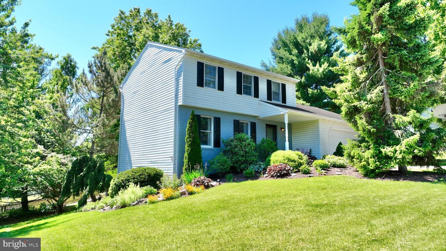 1017 Crystal Creek Dr, Mechanicsburg