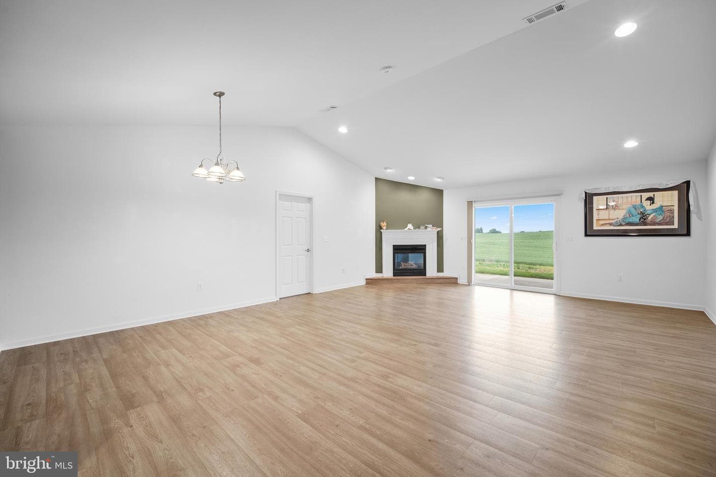 123 Blackbird Lane photo 13