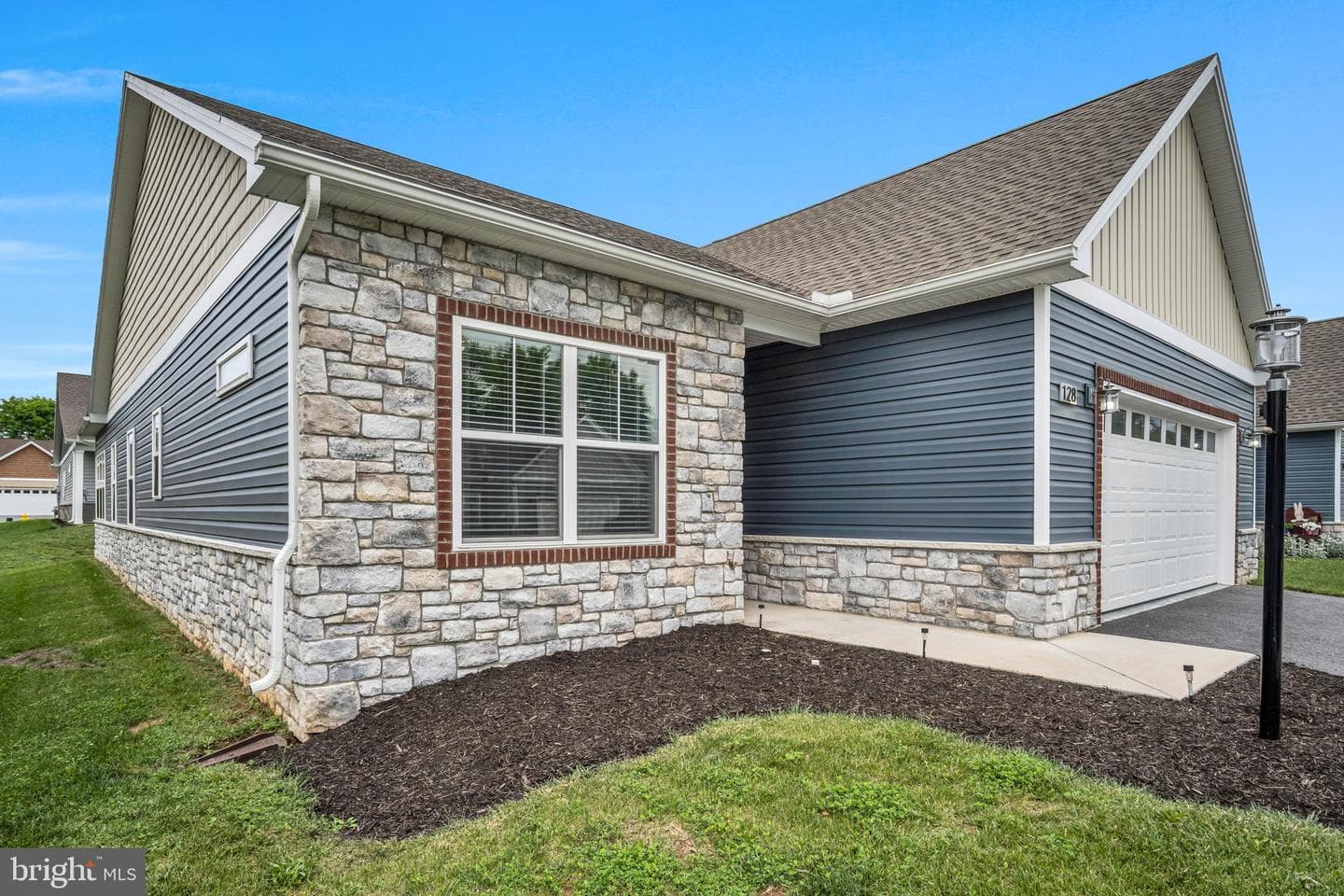 128 Cardinal Drive photo 3