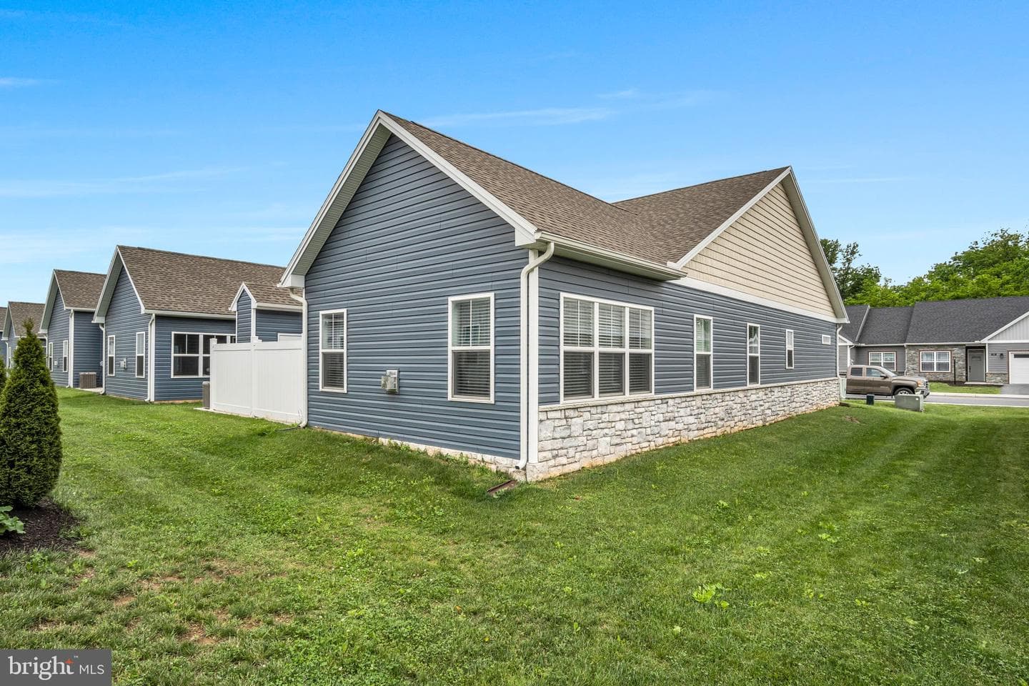 128 Cardinal Drive photo 39