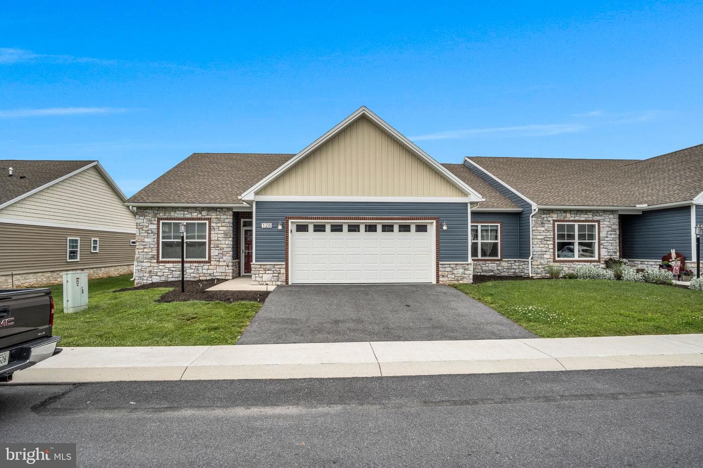 128 Cardinal Drive photo 41