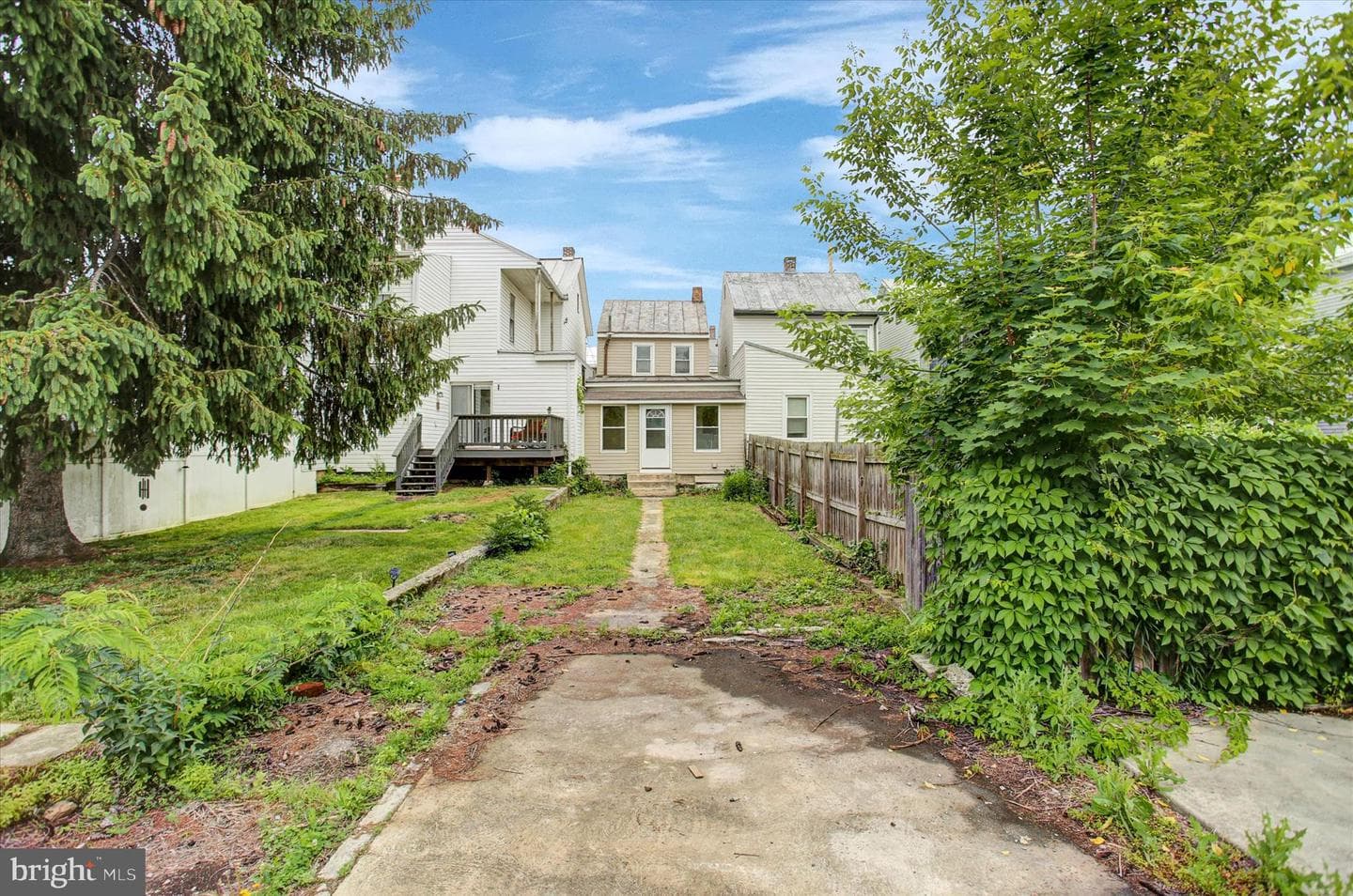 146 E Penn Street photo 17