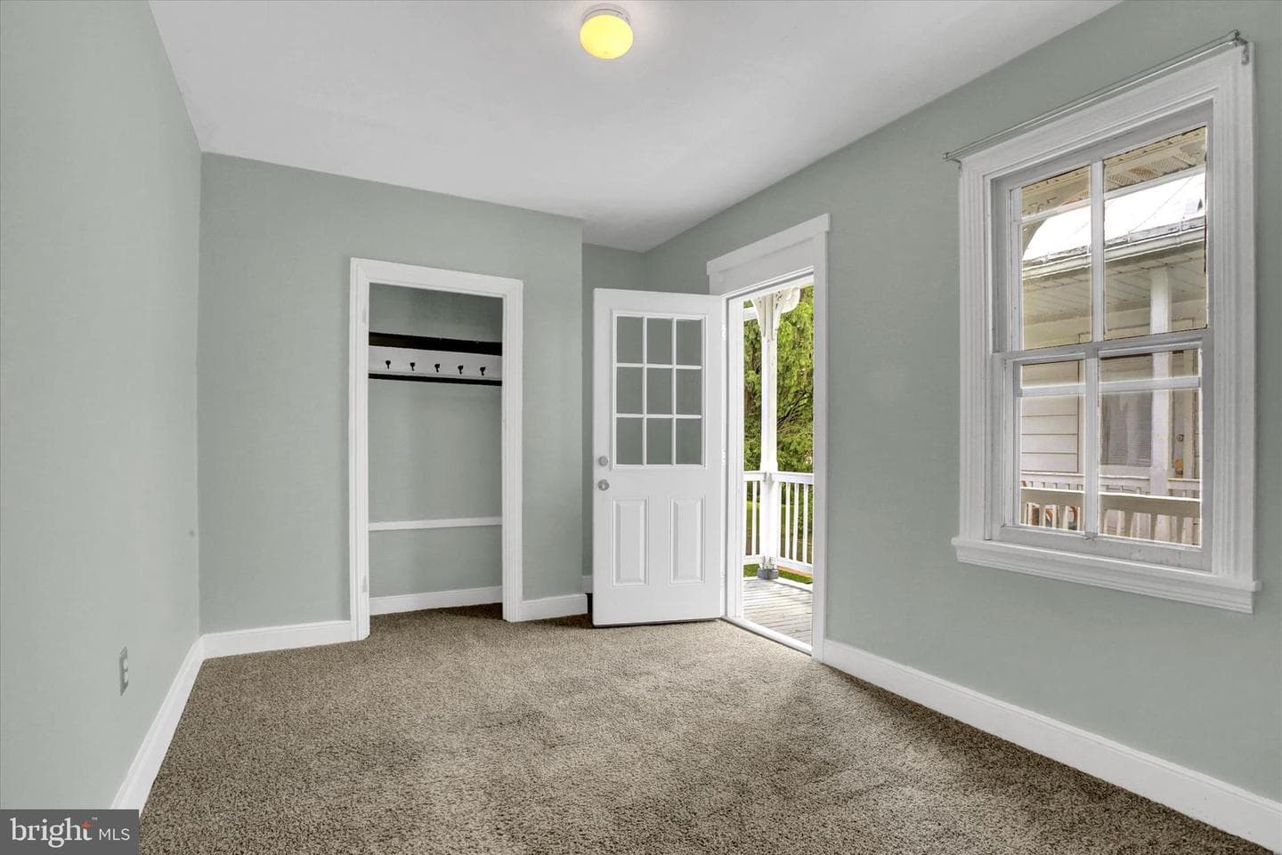256 E Louther Street photo 12