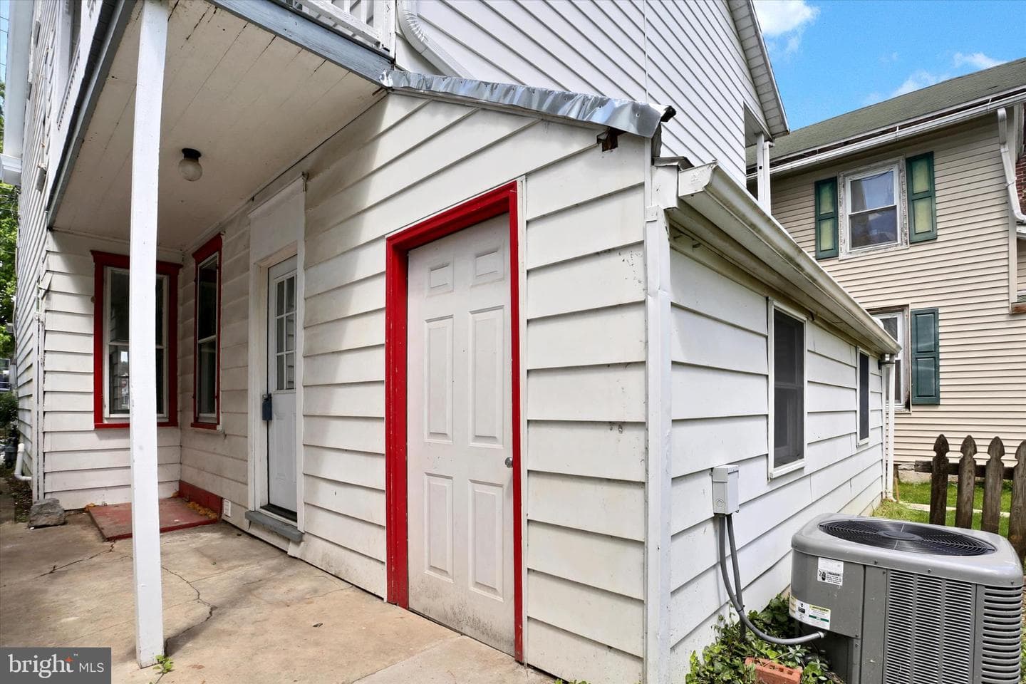 256 E Louther Street photo 27