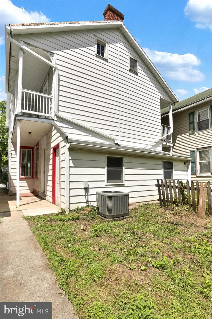 256 E Louther Street photo 29