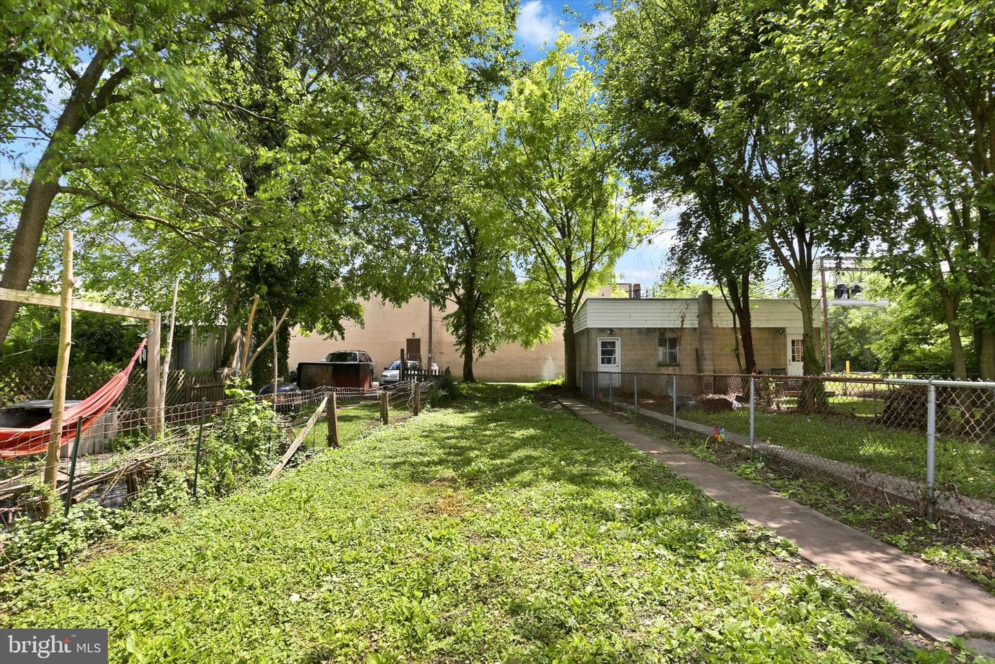 256 E Louther Street photo 31