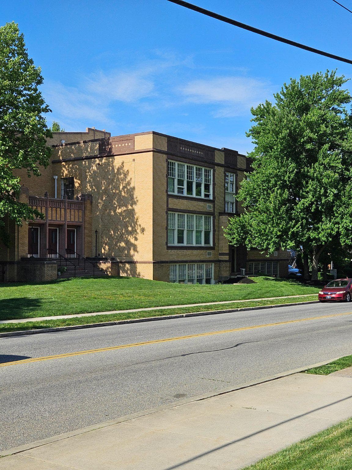 133 W Locust Street photo 4
