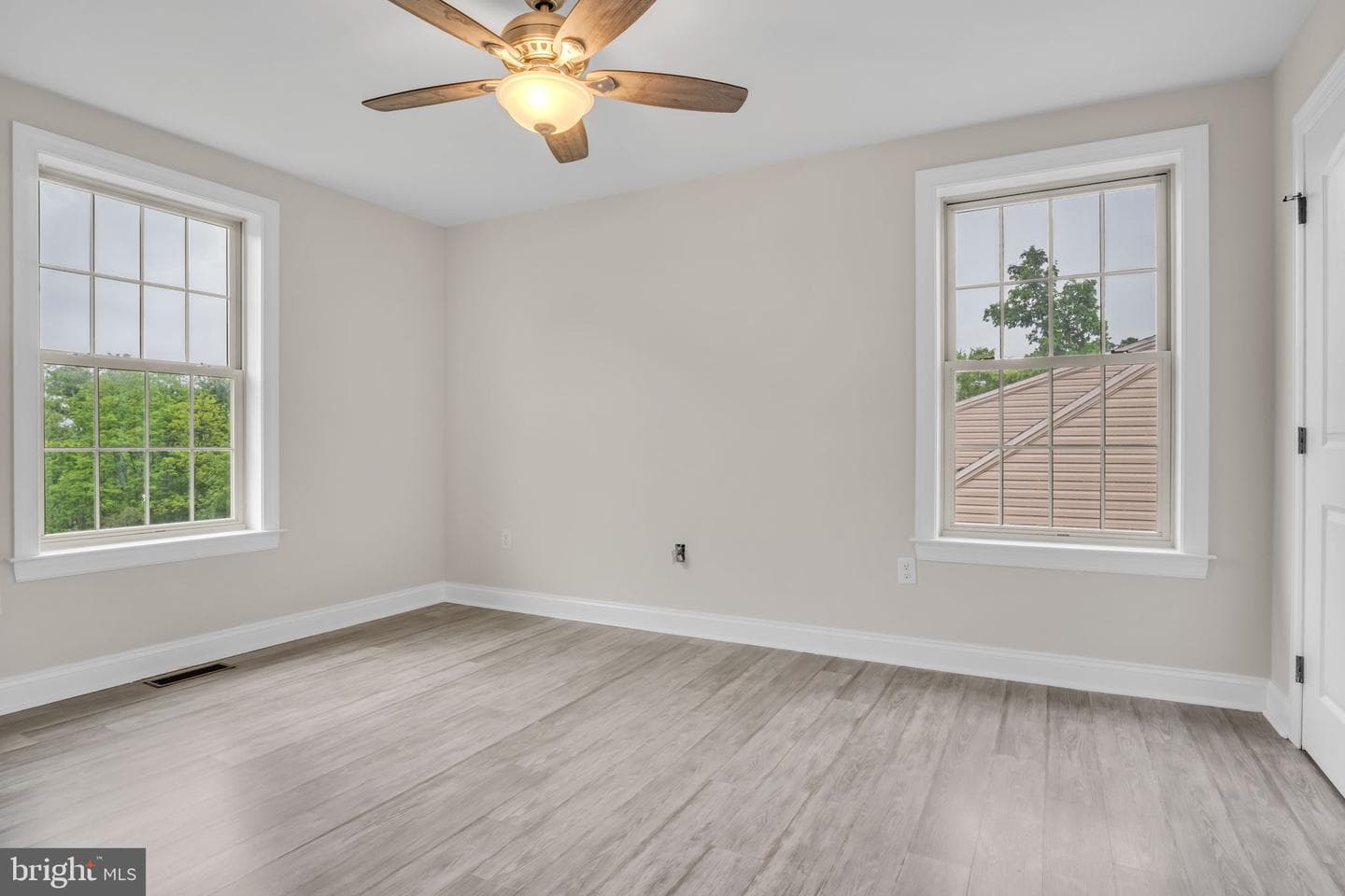 24 Crest View photo 16