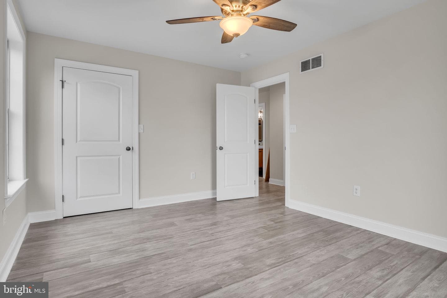 24 Crest View photo 18