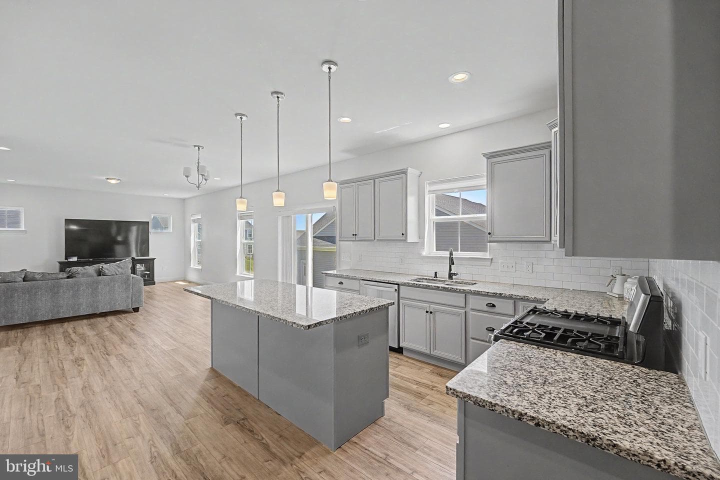 534 Emerald Way photo 4