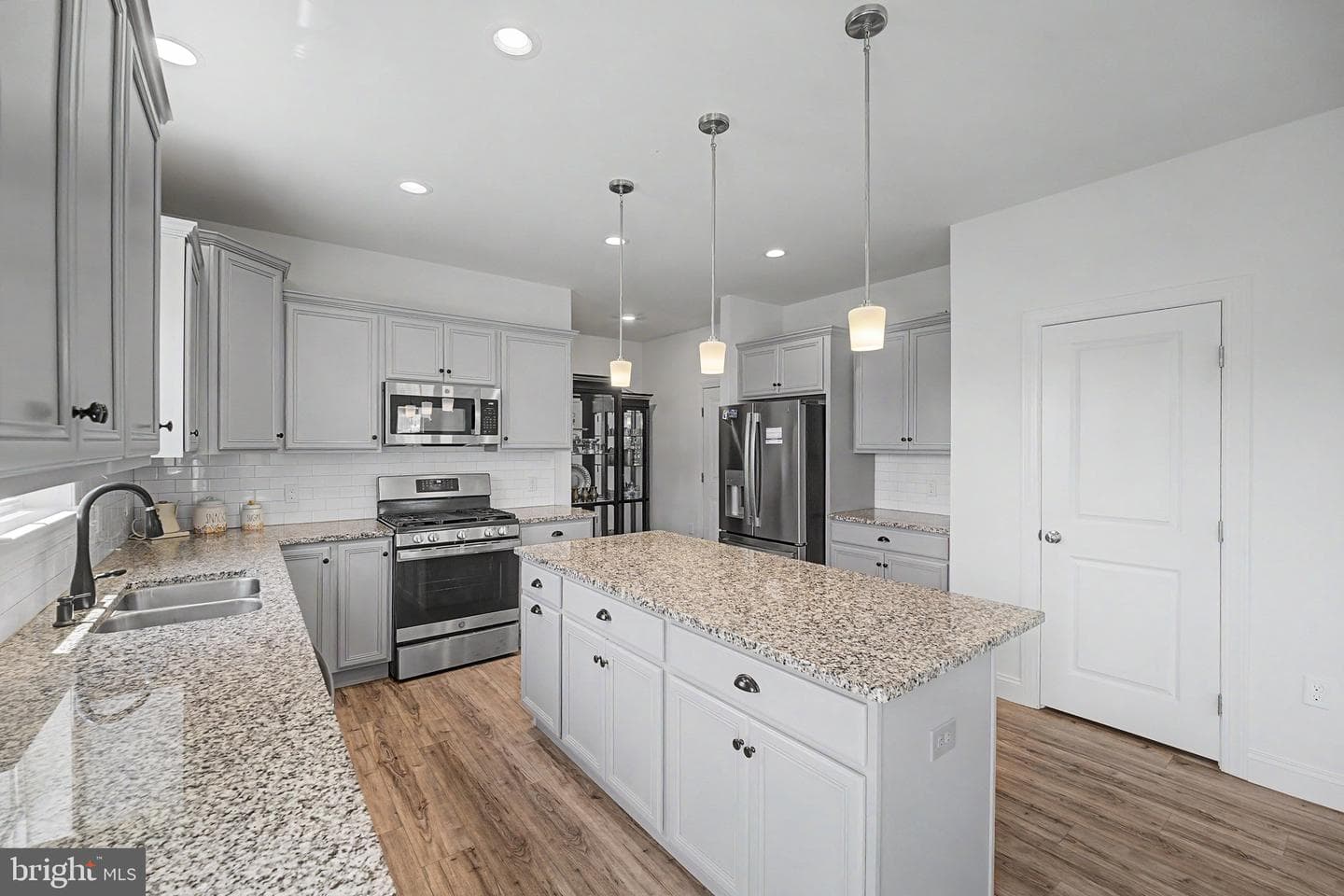 534 Emerald Way photo 6