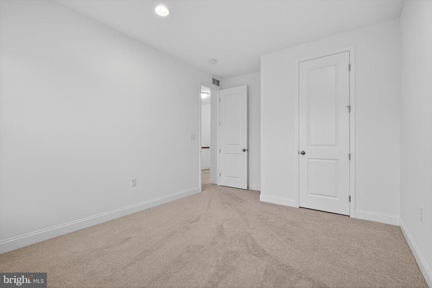 87 Edris Lane photo 34