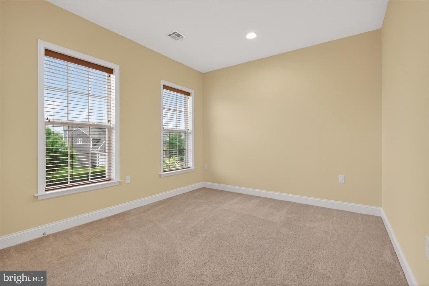 87 Edris Lane photo 38