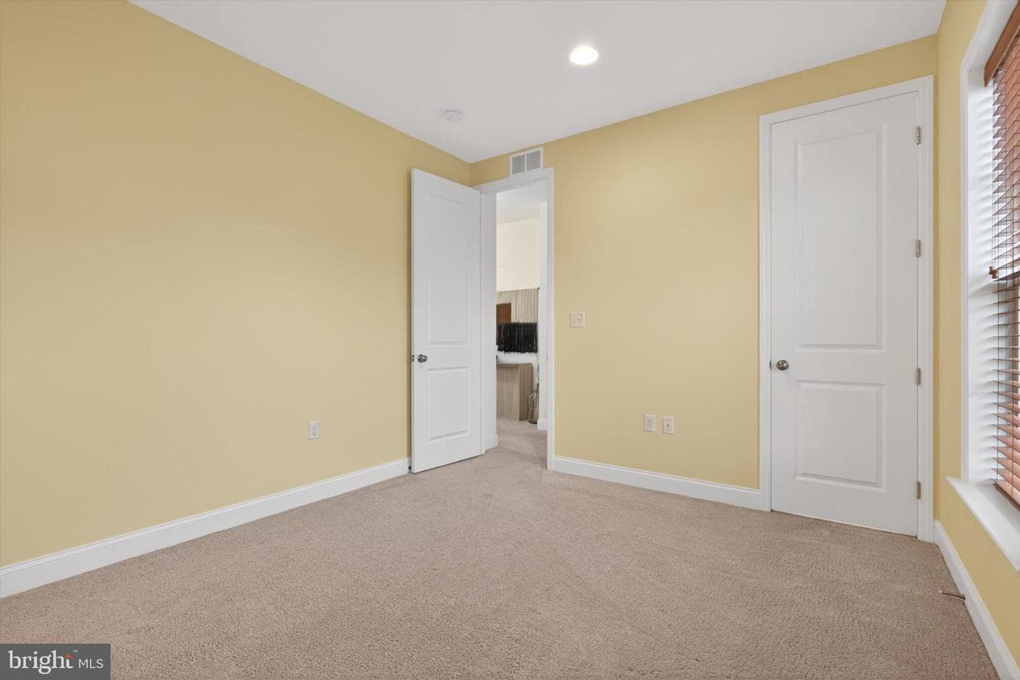 87 Edris Lane photo 39