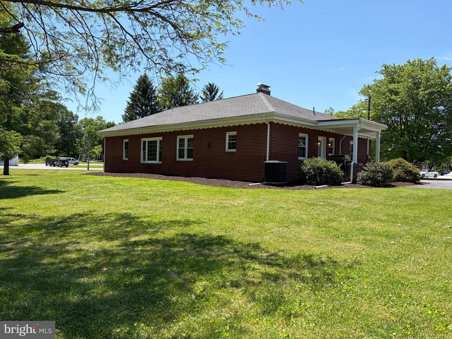 1001 S York Street photo 34