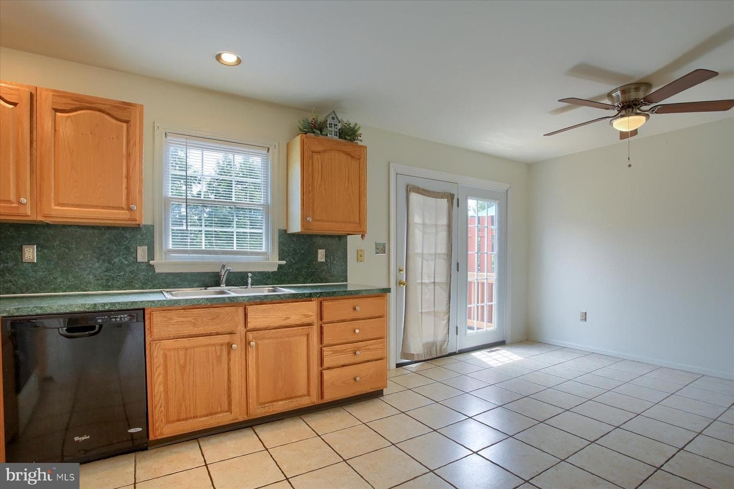 4179 Kittatinny Dr photo 8