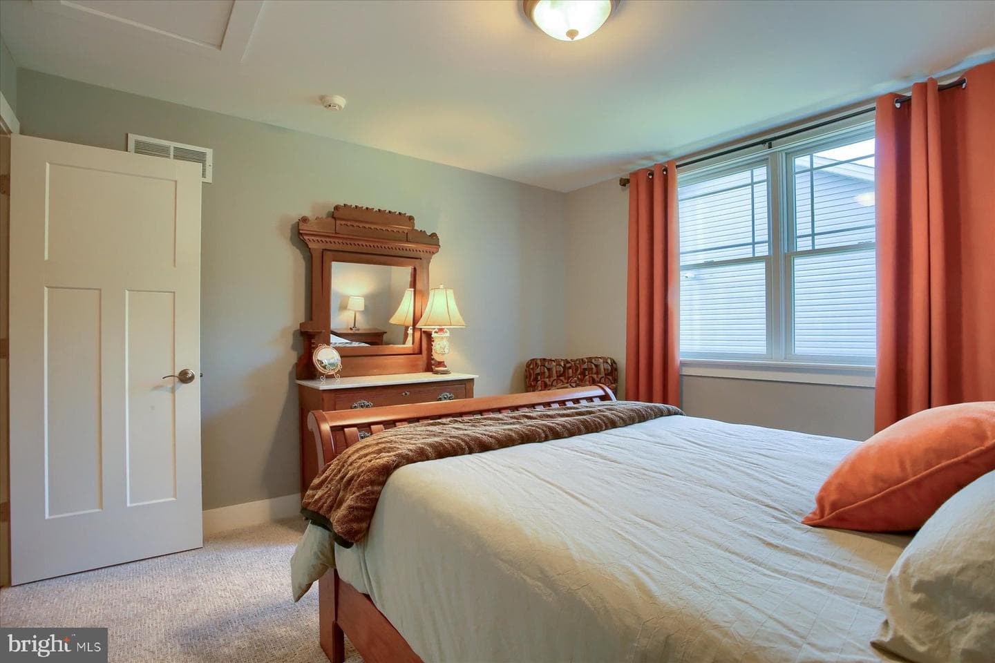 221 Wilson Street photo 36