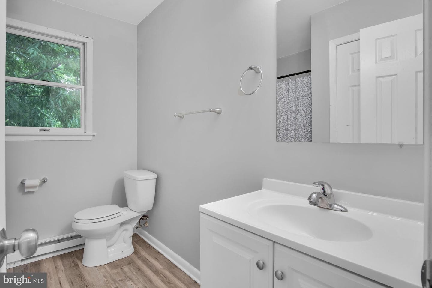 80 Queen Avenue photo 17