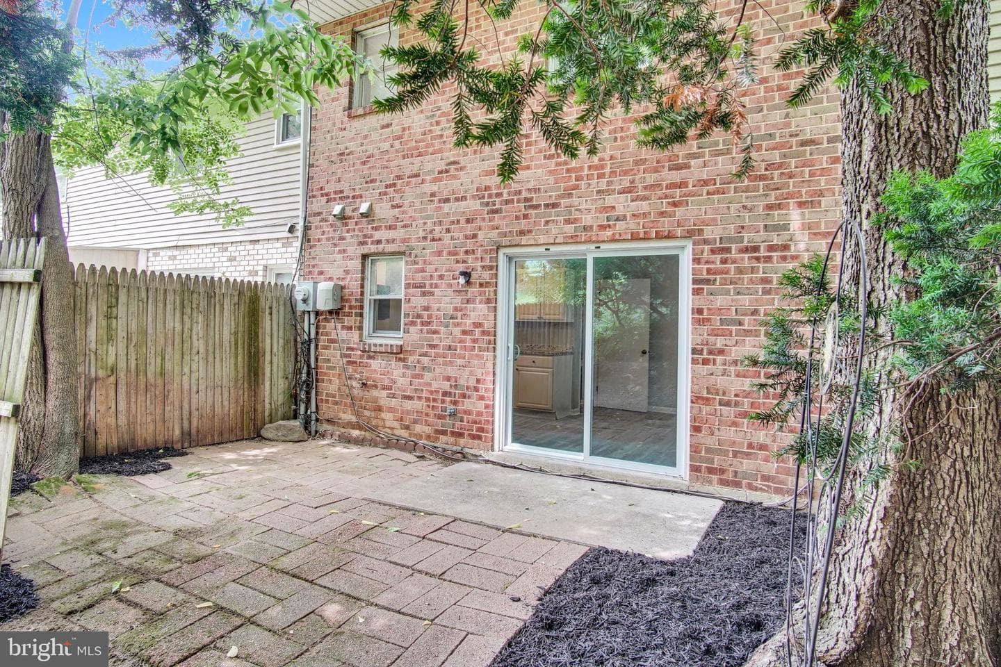 80 Queen Avenue photo 22