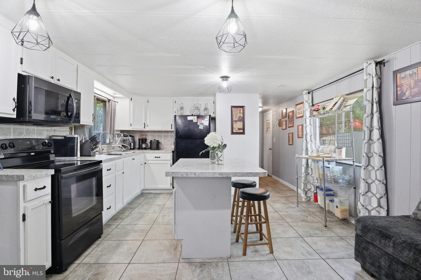 82 Malibu Boulevard photo 3