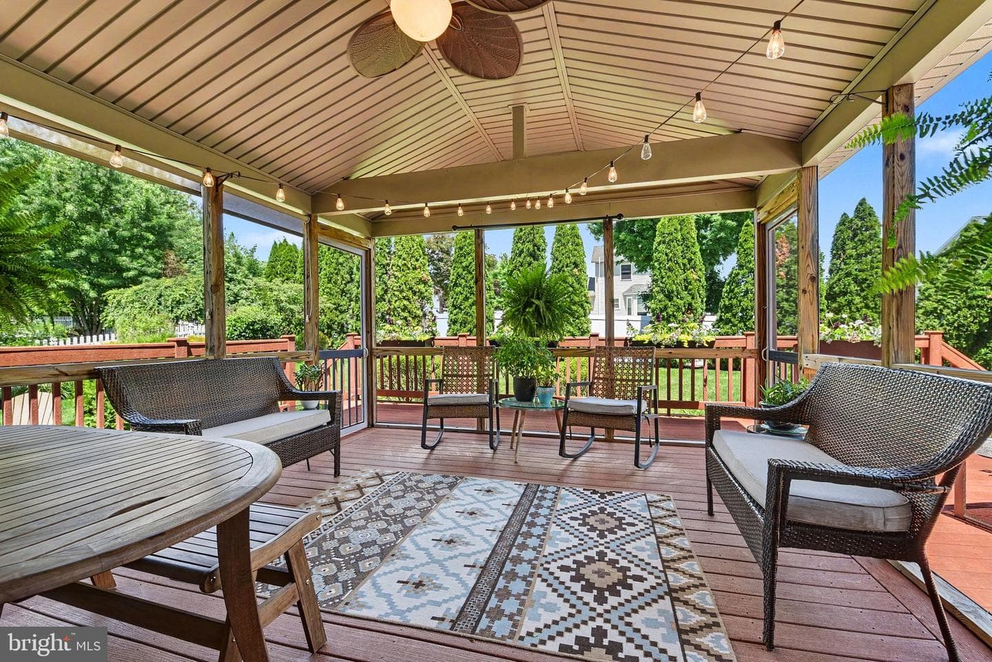 185 Regal View photo 29