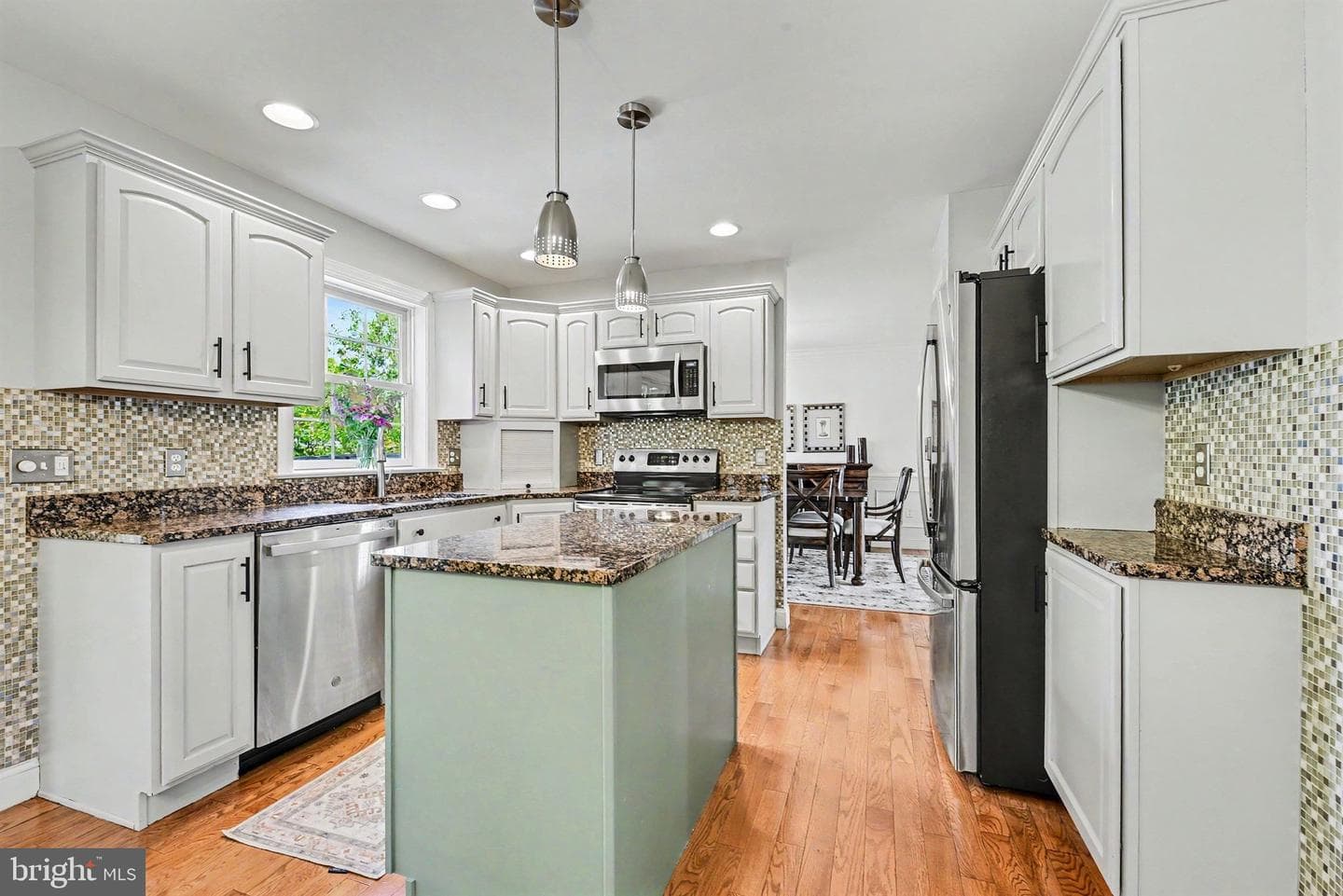 185 Regal View photo 9