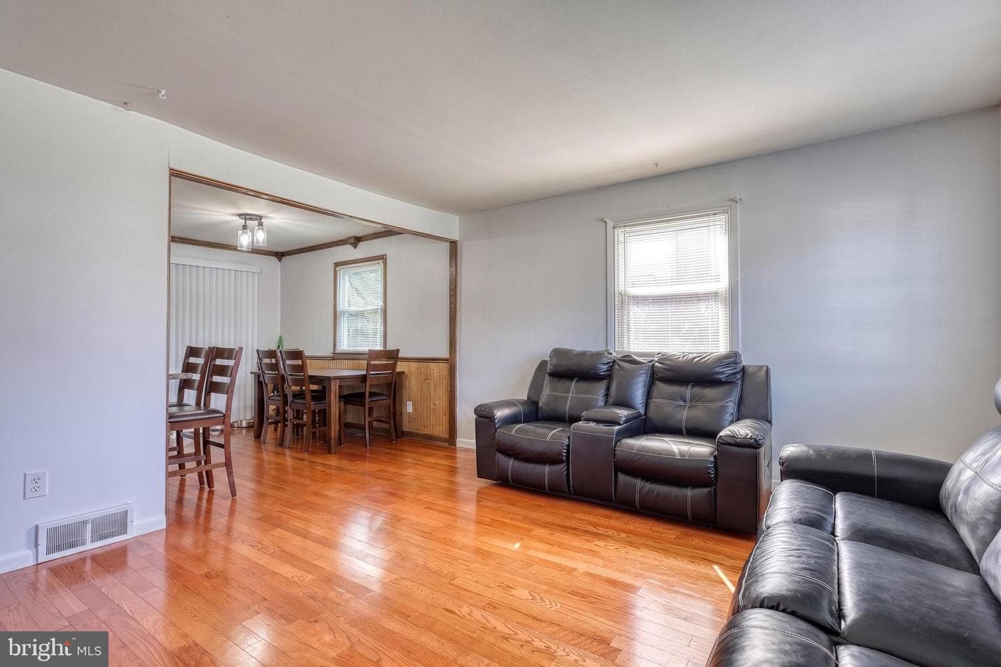 148 Henry Road photo 3
