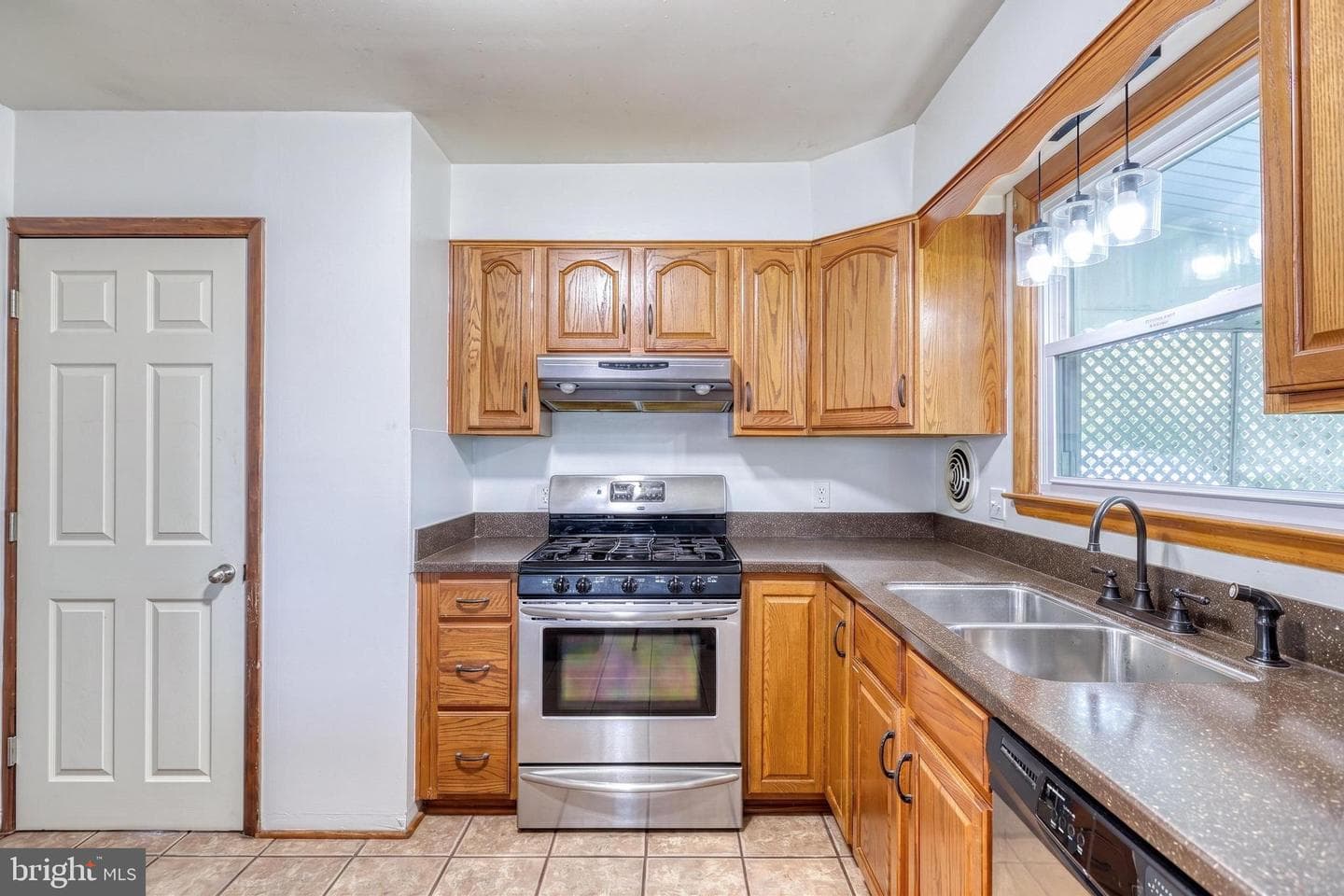 148 Henry Road photo 8