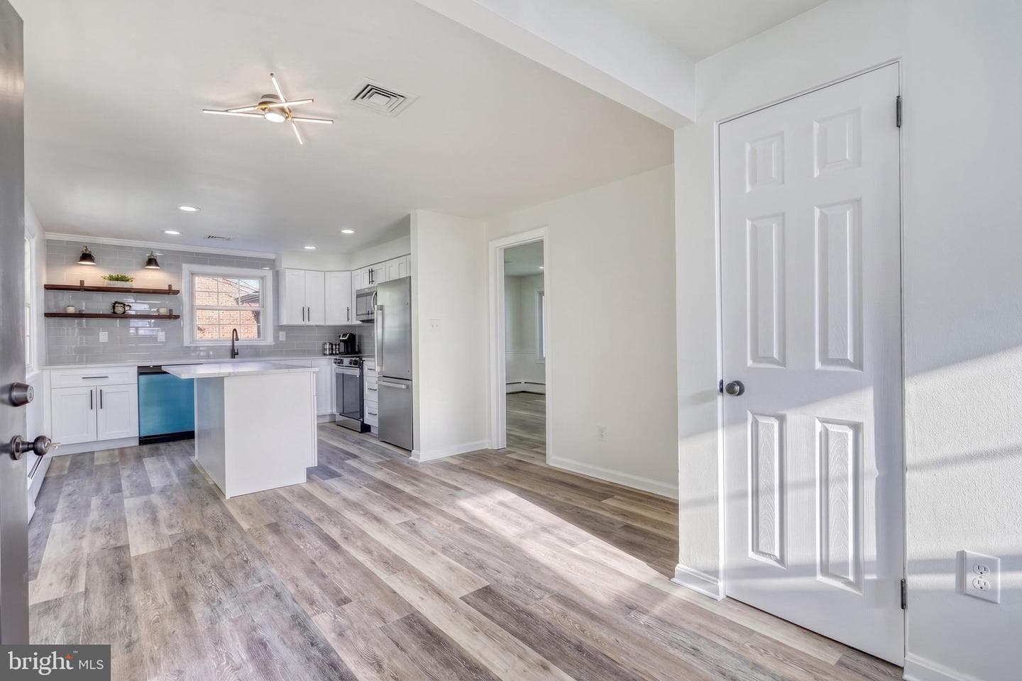 370 Beverly Road photo 11