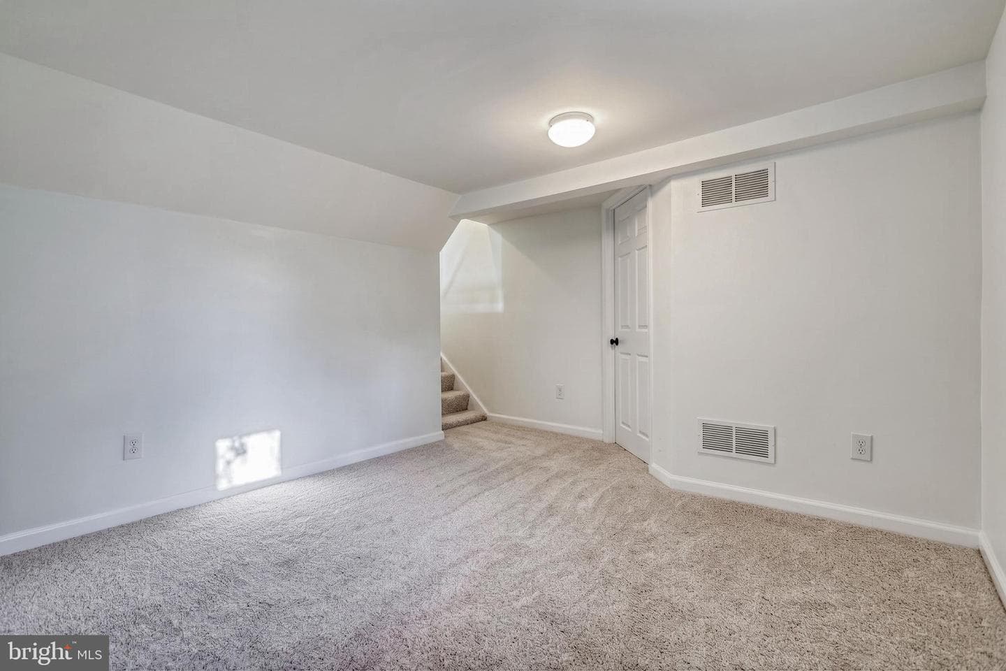370 Beverly Road photo 58