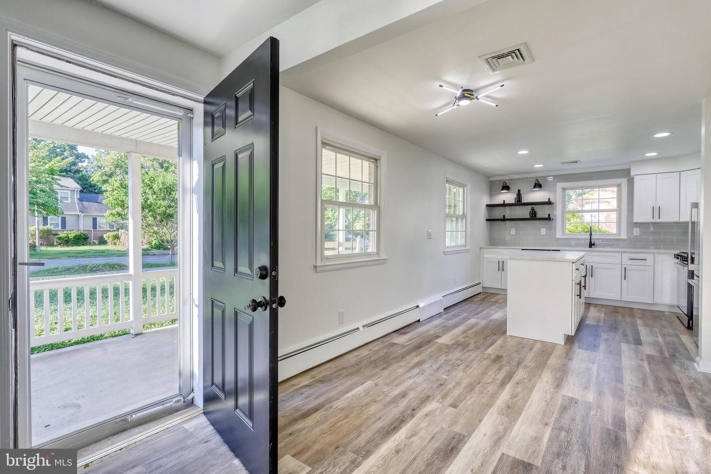 370 Beverly Road photo 9