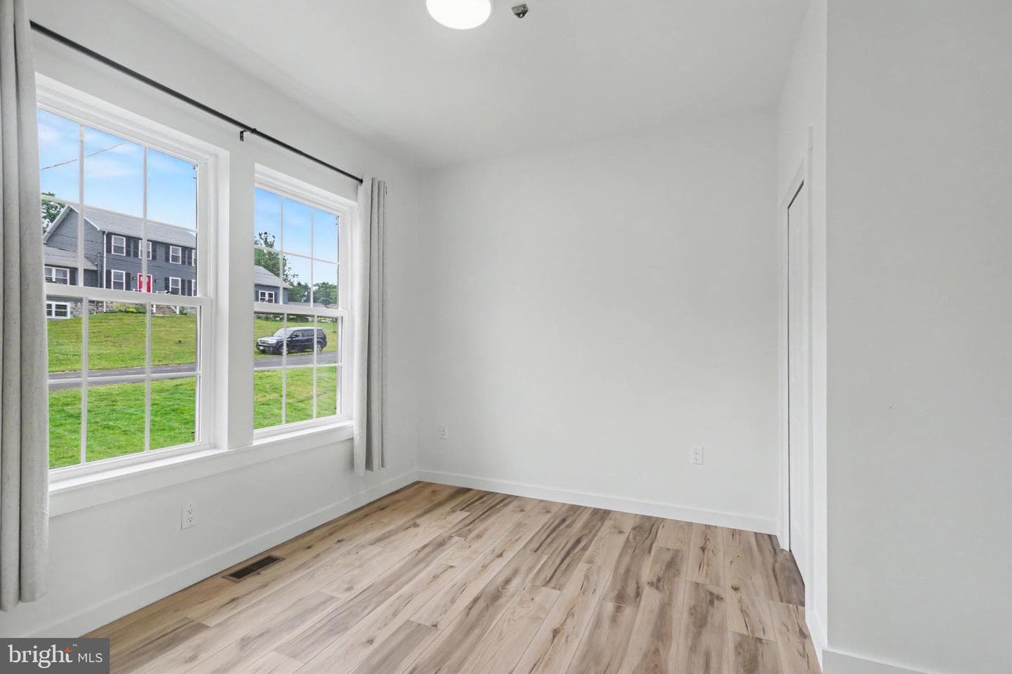 12 Oak Lane photo 8
