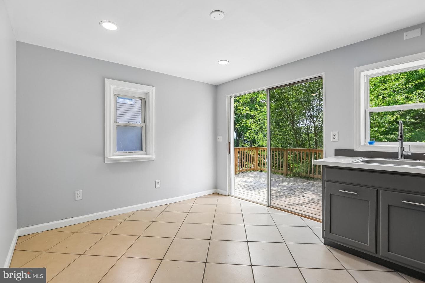 40 E Columbia Road photo 12