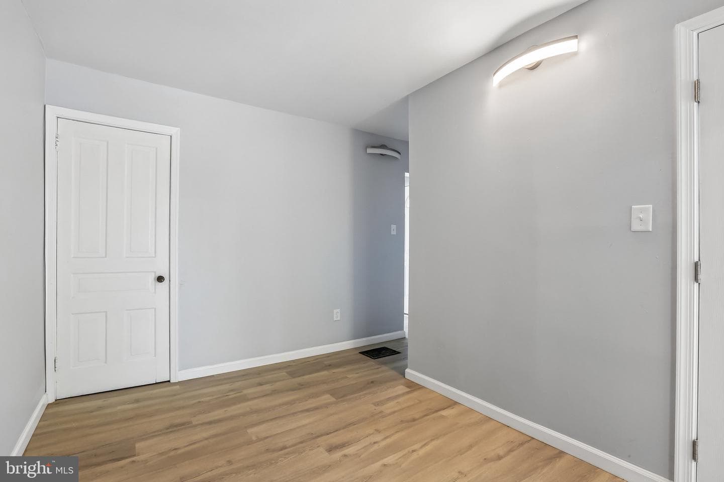 40 E Columbia Road photo 21