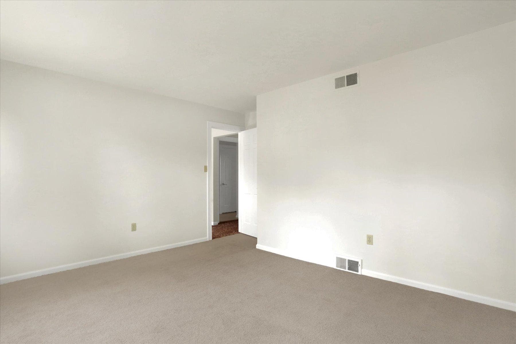 470 Woodcrest Drive photo 28