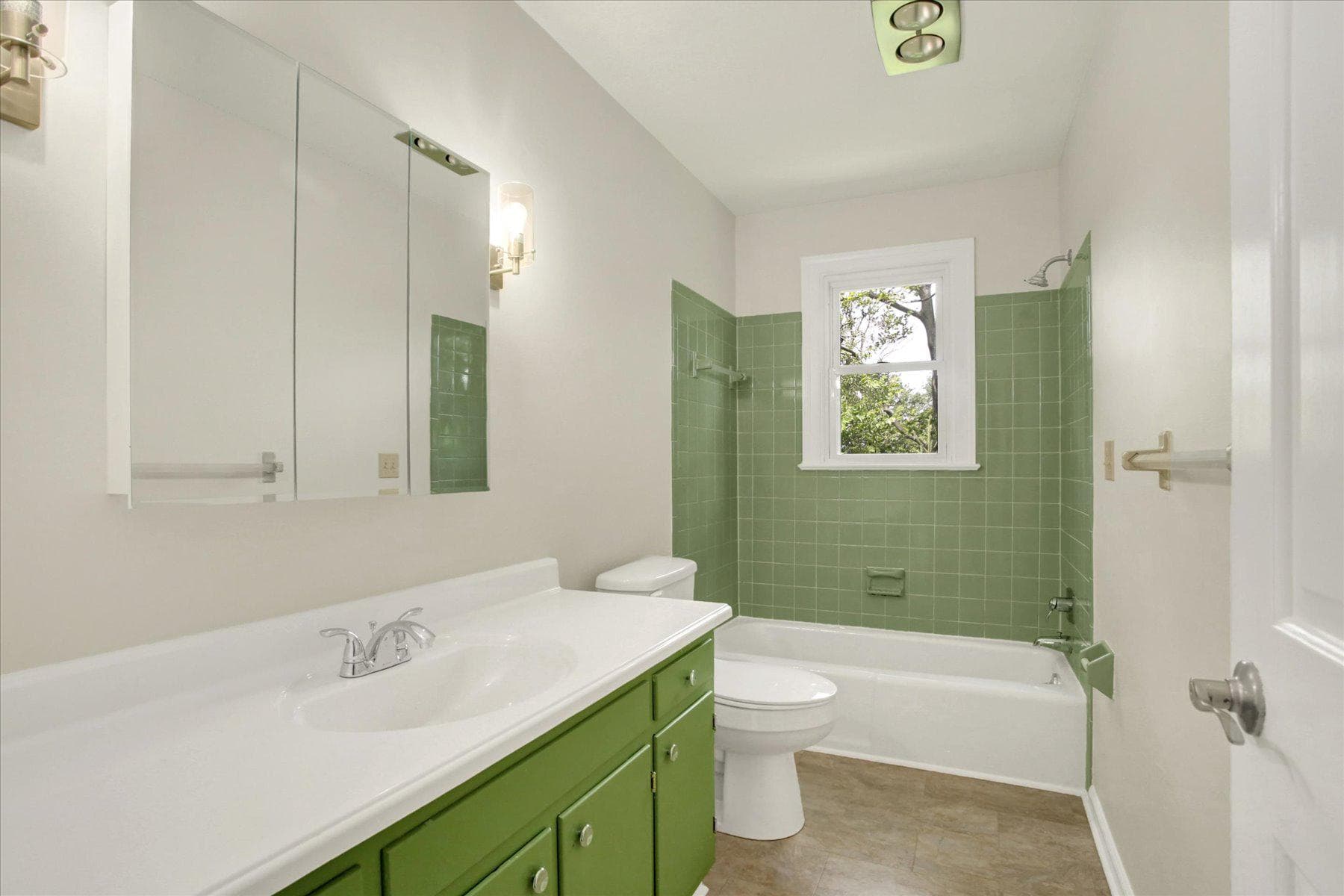 470 Woodcrest Drive photo 31